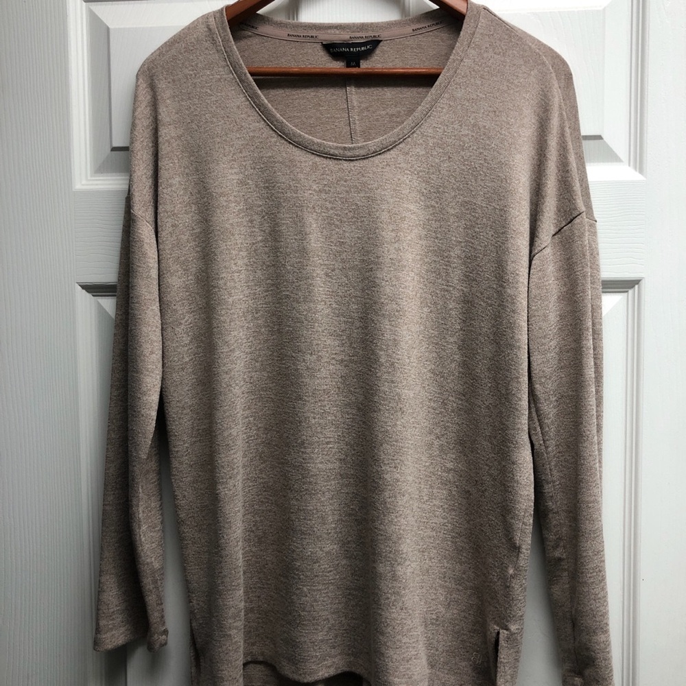 Banana Republic Women’s Medium Taupe Heather Crewneck Sweater